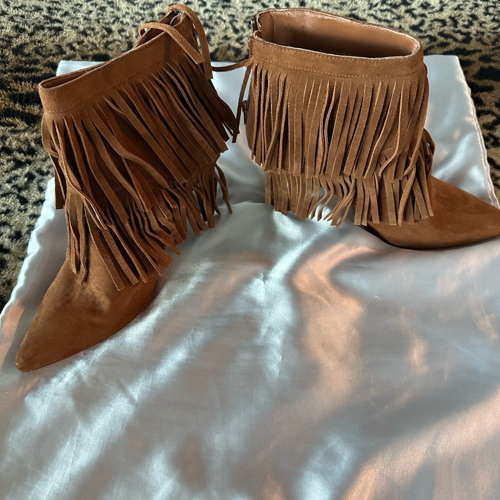Nine west short Carmel color short boots in size 10